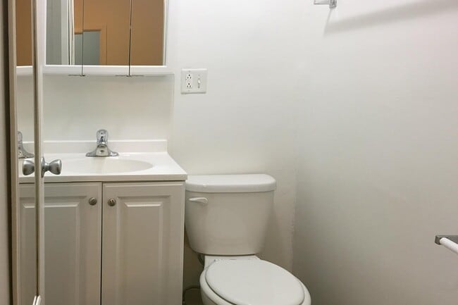 Floorplan - 5405-5407 S. Woodlawn Avenue