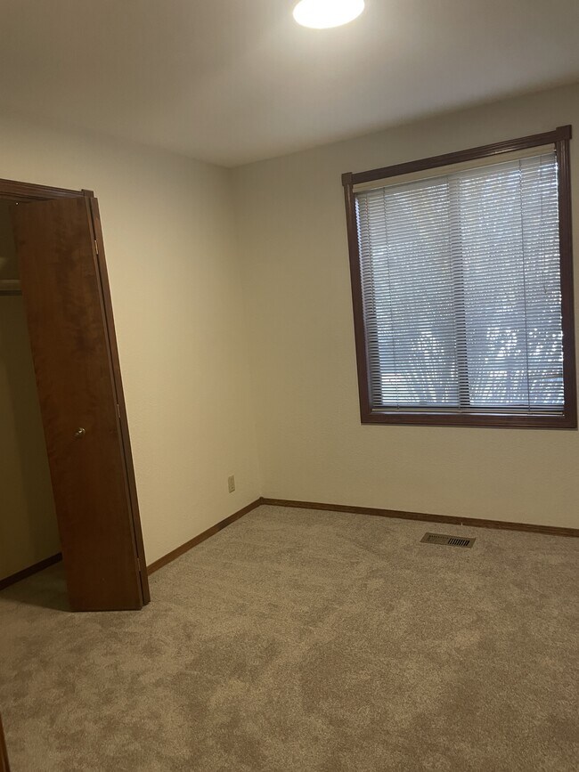 Building Photo - 3500 S Vintage Way