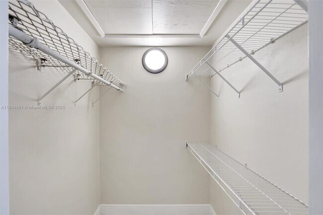Building Photo - 253 S Cypress Rd