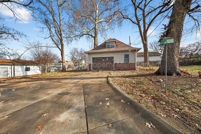 Building Photo - 2424 Oakland Ave