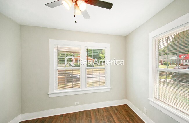 Building Photo - Beautiful Midtown Bungalow- Fully Updated!