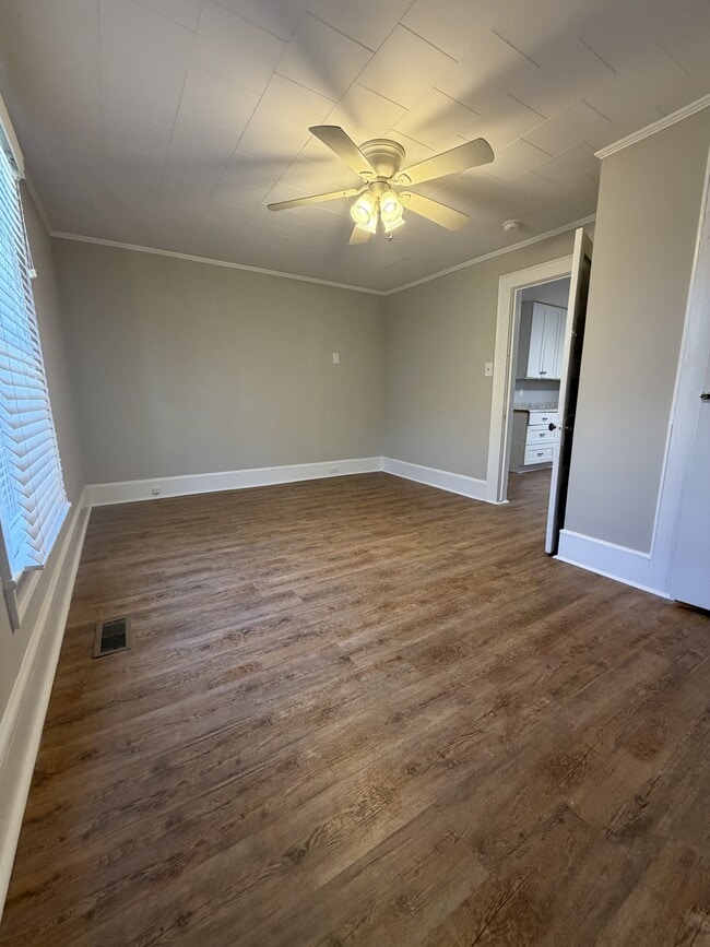 Building Photo - 140 Dillon St