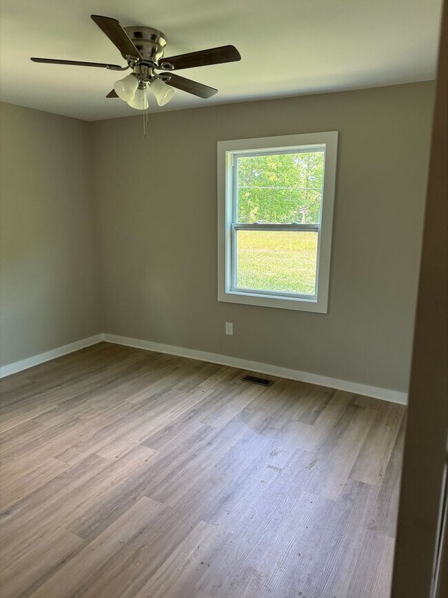 Building Photo - CHARMING 3 BEDROOM, 2 BATH HOME IN BIRMINGHAM!