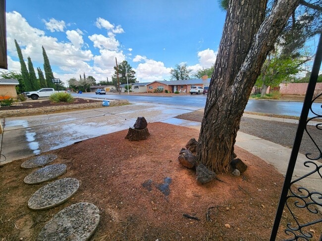 Building Photo - 1795 Carlyle Dr
