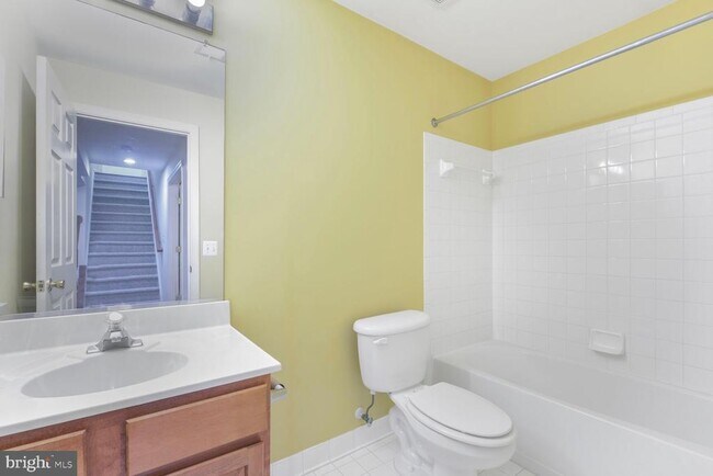 Building Photo - 730 Emerald Hill Dr NE