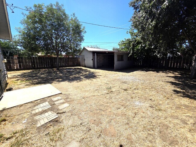 Building Photo - 345 W Kanai Ave