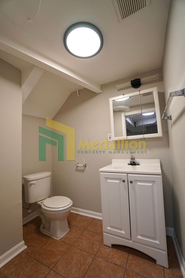 Building Photo - 2048 W 82nd Pl