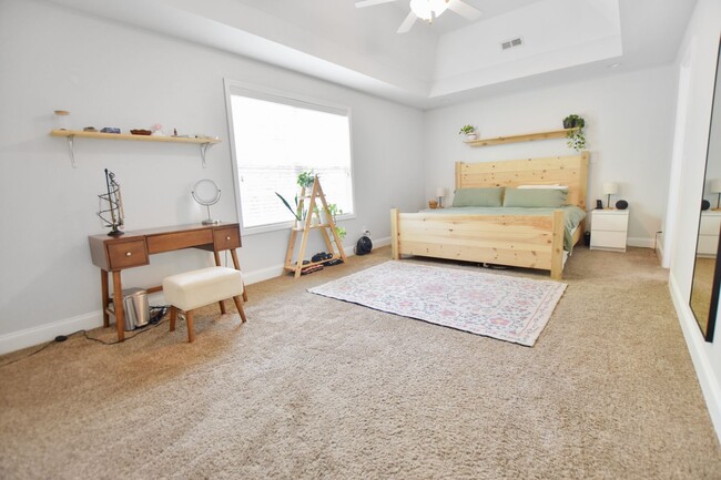 Building Photo - Pet Friendly Three Bedroom!
