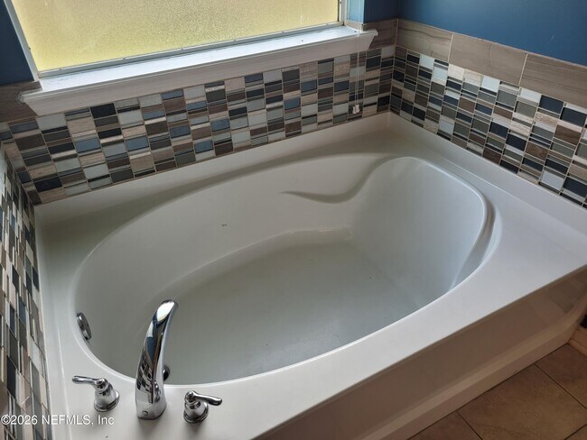 Building Photo - 680 Chestwood Chase Dr