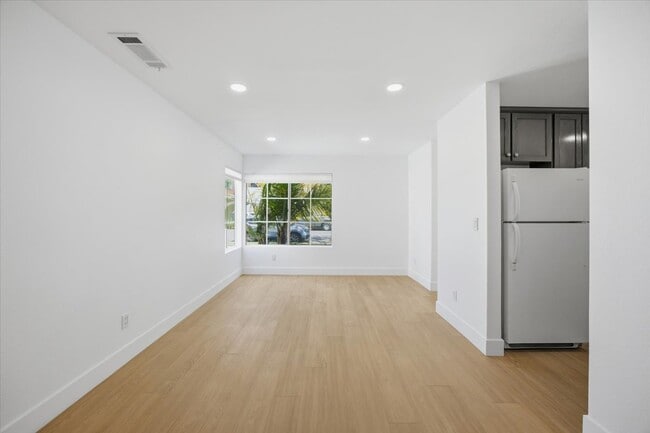 Building Photo - 1040 Gardena