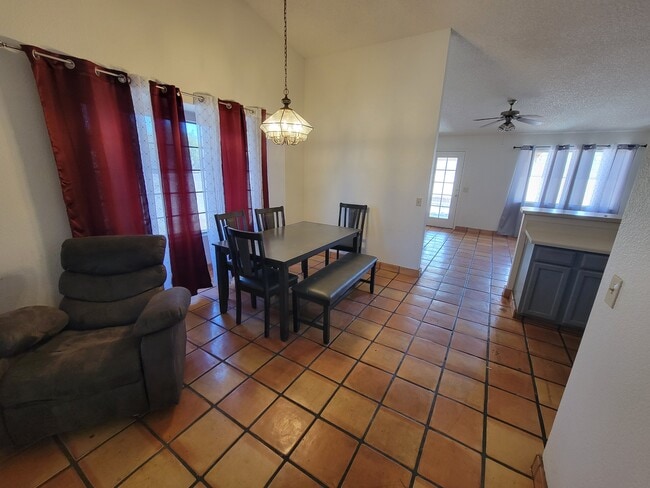 Building Photo - 9975 E Gray Hawk Dr