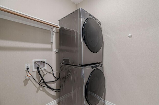 Building Photo - 112 Diving Crst Cv