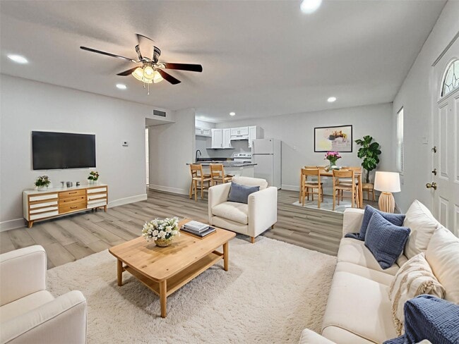 Primary Photo - 1016 E Walker St