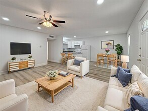 Building Photo - 1016 E Walker St