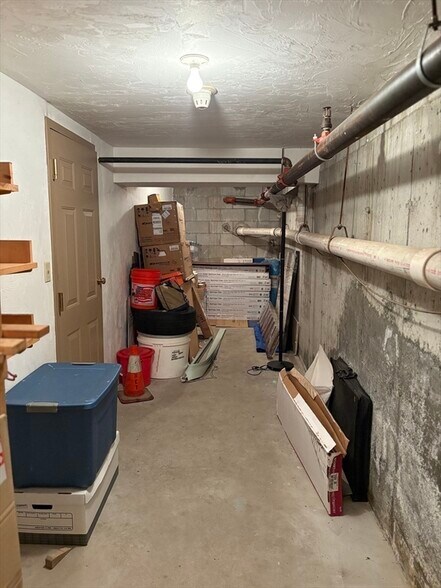 Building Photo - 158 Quincy Ave
