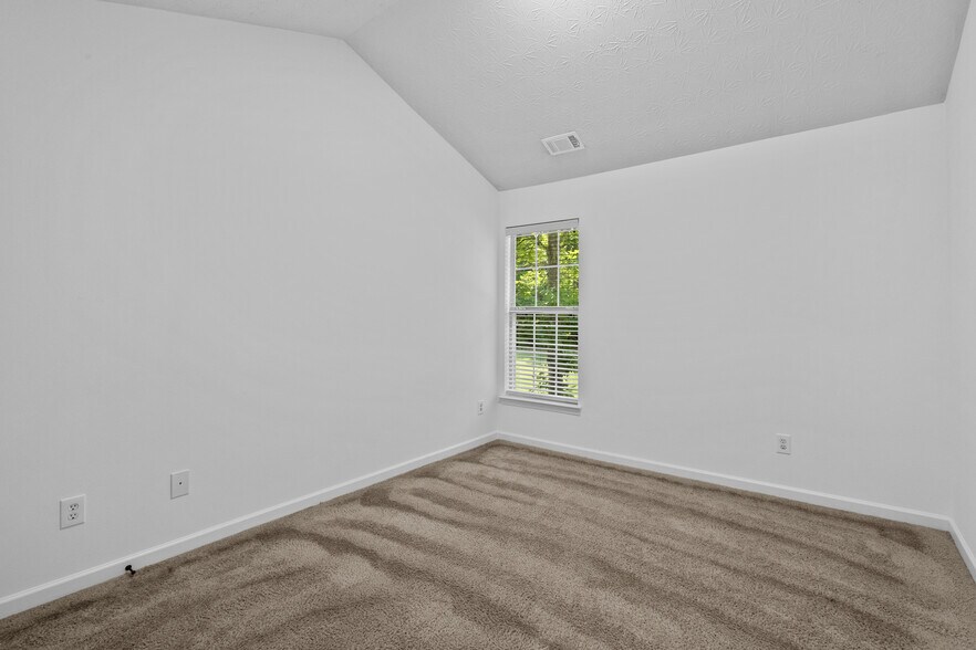 Building Photo - 1484 Gates Cir SE
