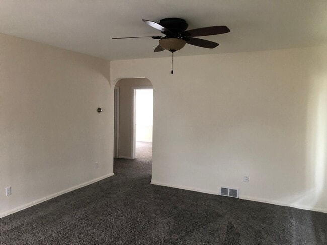 Building Photo - Charming 3-Bedroom Home Near Kenosha Dream...