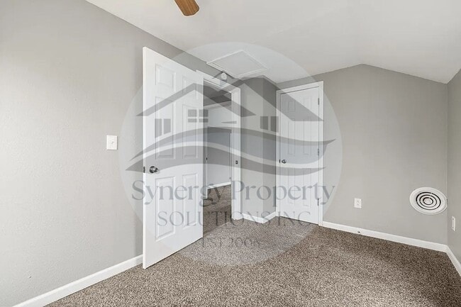 Building Photo - AVAILABLE NOW CRESTLINE HOME