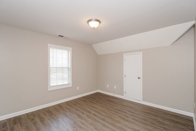 Building Photo - 5639 Waldens Farm Dr