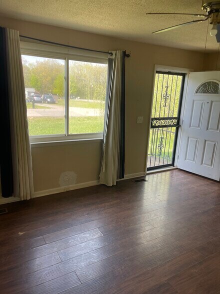 Building Photo - 316 Barkwood Dr