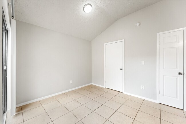 Building Photo - 10746 Staghill Dr