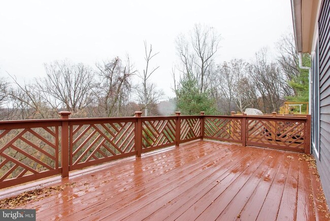 Building Photo - 8627 Trail View Dr