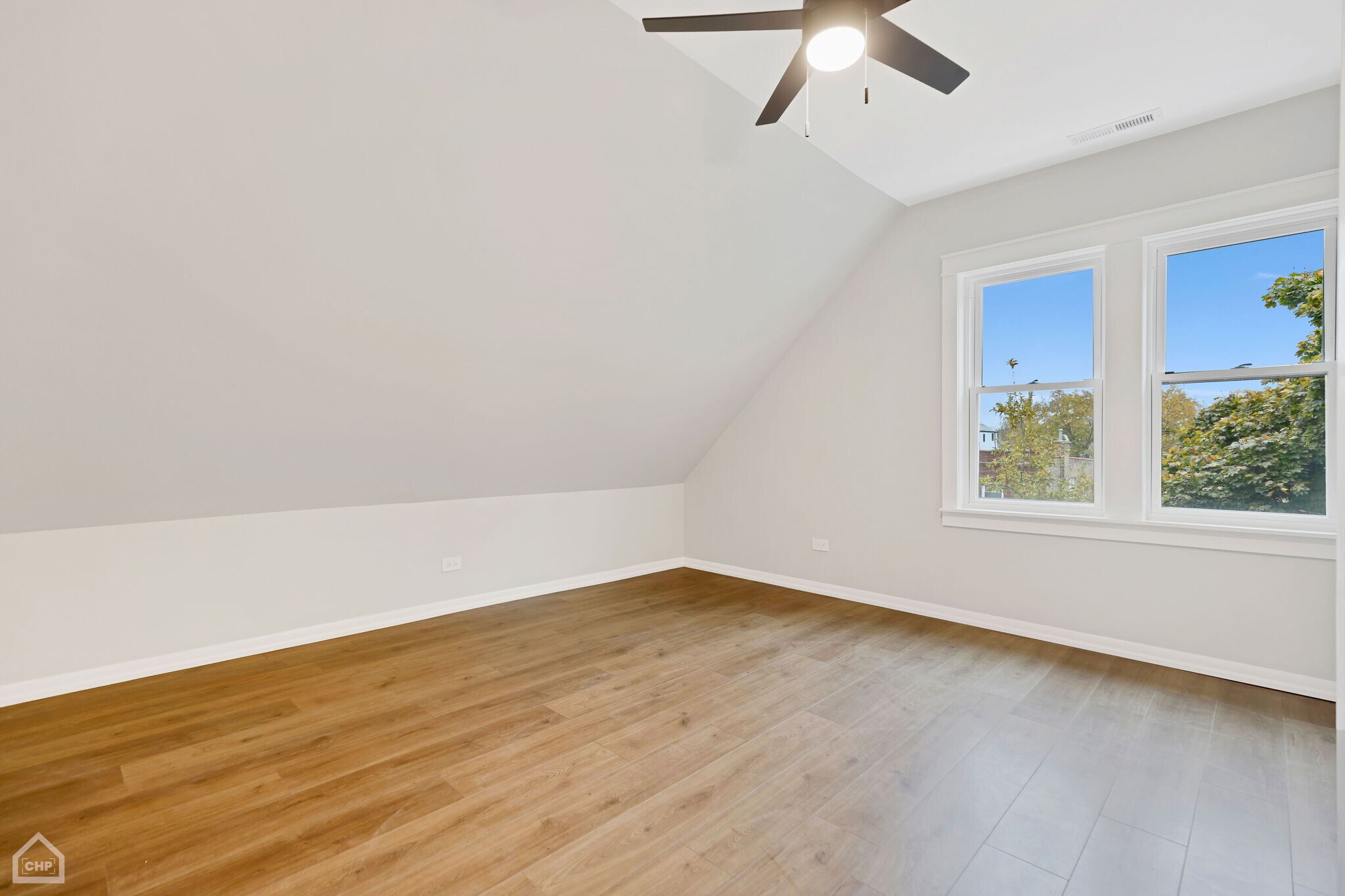 Building Photo - 2103 W Eastwood Ave