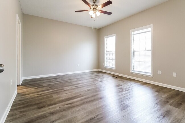 Building Photo - 6550 Hickory Crest Dr