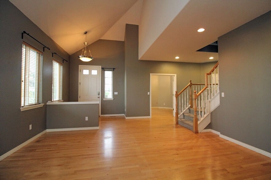 Building Photo - 5187 NW Skycrest Pkwy