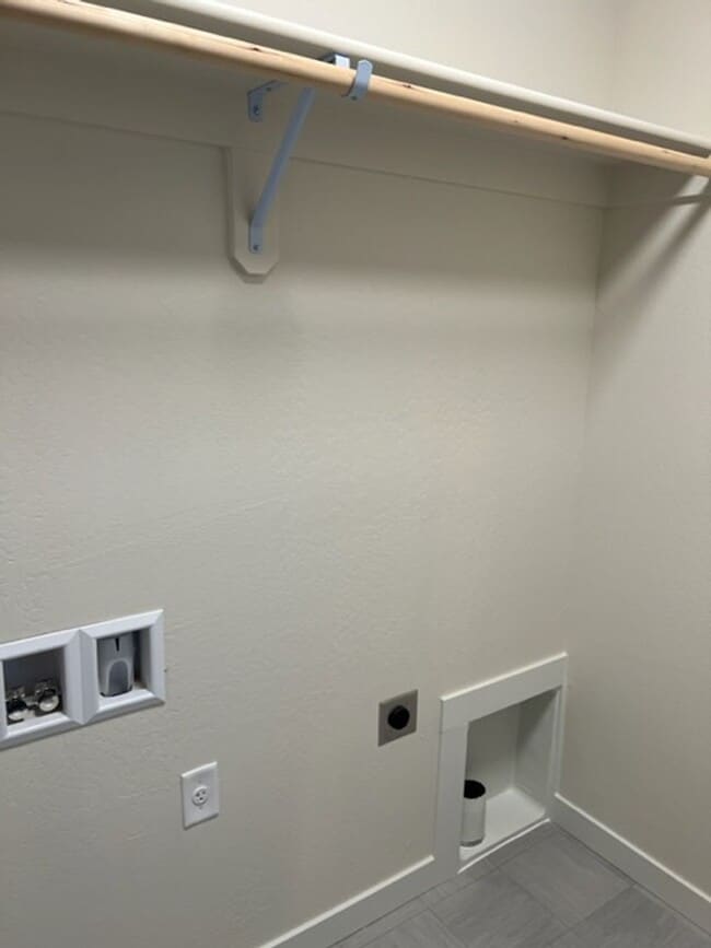 Building Photo - Newer Construction with Updates Through out
