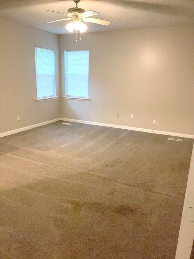 Building Photo - Price Drop Alert!   Rental Specials Available! Neal Avenue Home!  Available Now