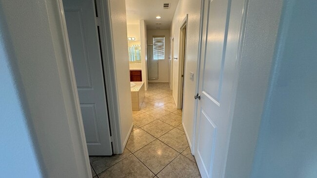 Building Photo - 6 bedroom 4.5 baths in Corona CA