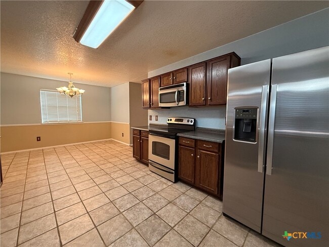 Building Photo - 1808 Sandstone Dr