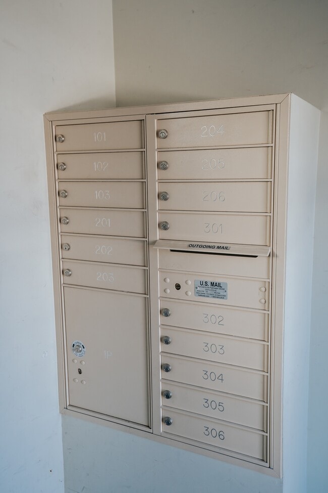 Building Photo - 1251 Congress St