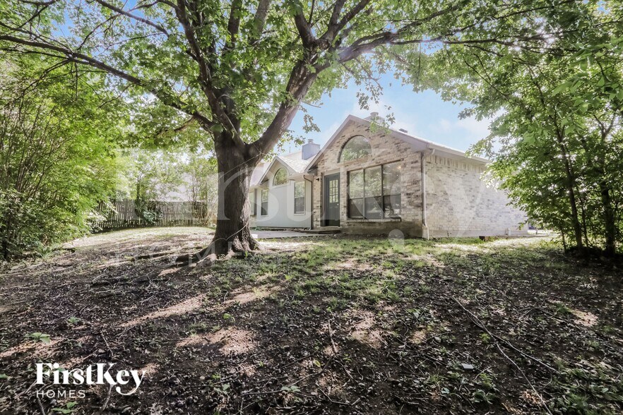 Building Photo - 701 Long Hill Ct