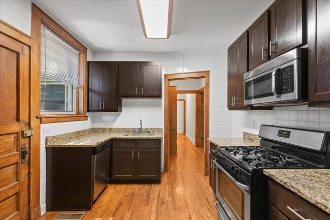 Building Photo - 3546 N Bosworth Ave