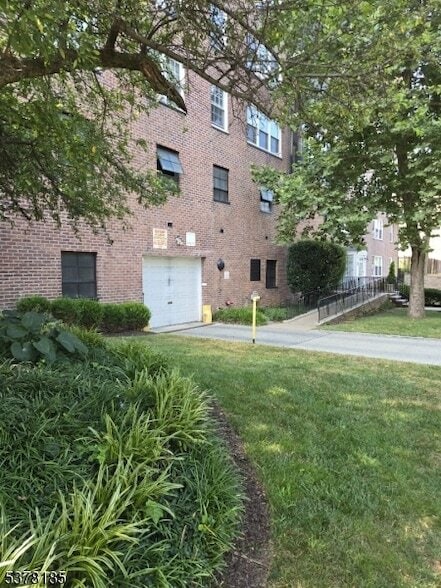 Building Photo - 5 Roosevelt Pl