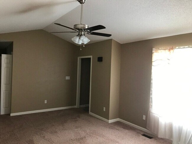 Building Photo - Prime location in  Clayton!