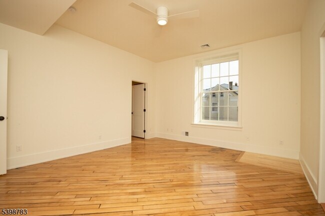 Building Photo - 71 N Main St