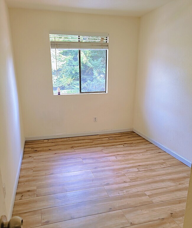 Bedroom 2 - 16245 NE 12th Ct