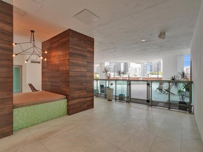 Building Photo - 350 S Miami Ave