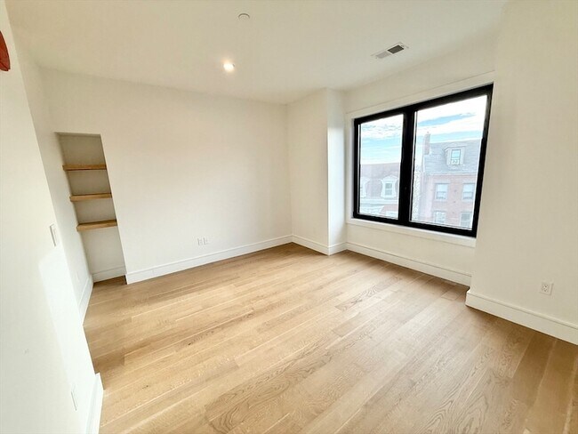 Building Photo - 238 Webster St