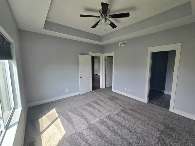 Building Photo - 5 Bedroom/3Bath Single Family Home