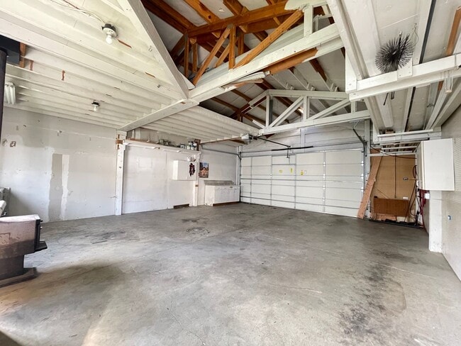 Building Photo - Northside 3 Bedroom Fenced with Huge Shop