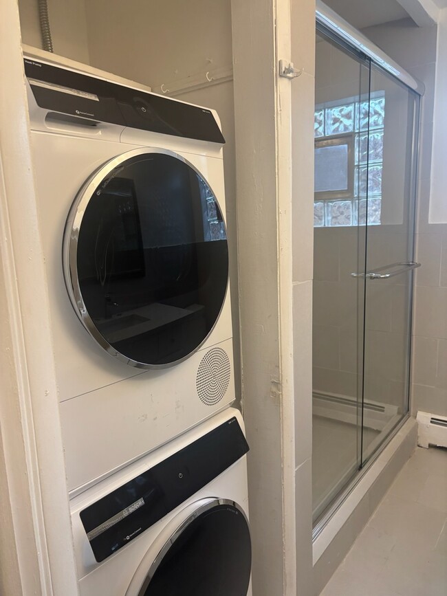 Building Photo - 7200 N Ashland Blvd