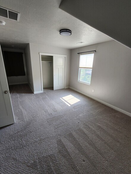 Building Photo - 724 Cami Nicole Ln
