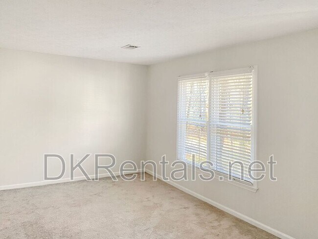 Building Photo - 860 Crab Orchard Dr