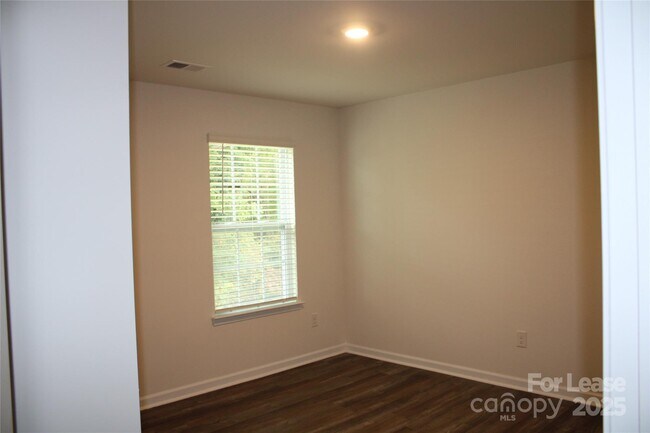 Building Photo - 2295 Mdw Strm Dr