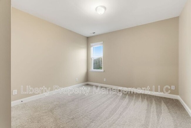 Building Photo - 588 Angel Oak Dr