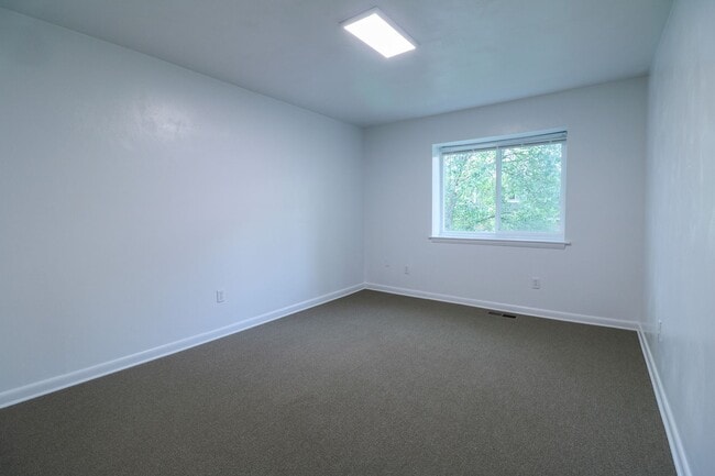 Building Photo - 1731 Donlee Dr